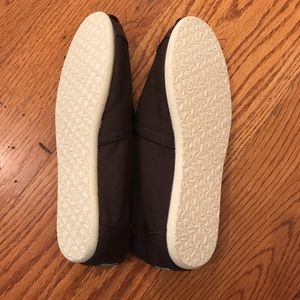 Toms Shoes - NWOT TOMS Canvas, Brown Toms Shoes - NWOT TOMS Canvas, Brown